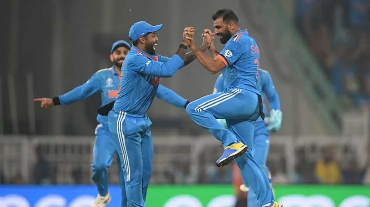 वर्ल्डकप : इंग्लैंड को हराकर सेमीफाइनल में पहुंचा भारत, 100 रनों के अंतर से बड़ी जीत